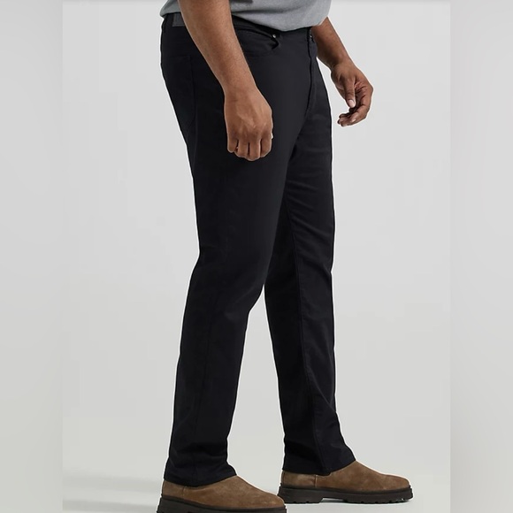 MEN'S EXTREME MOTION MVP STRAIGHT FIT TAPERED JEAN - Picture 2 of 6